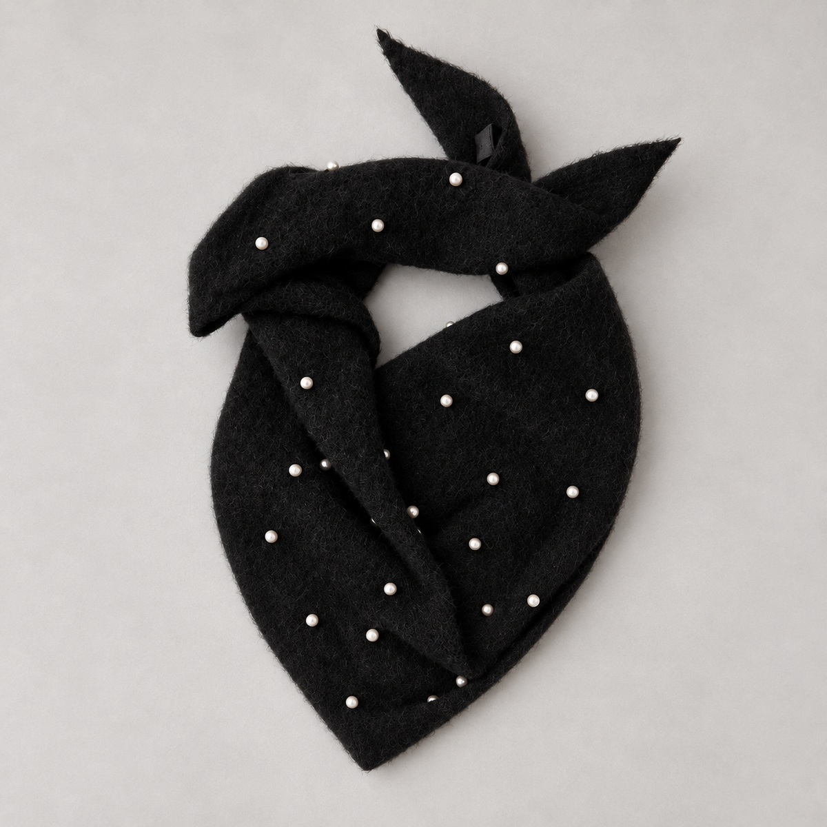 STIJL STUDIO Cashmere Triangle shawl met studs & parels