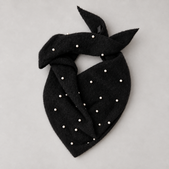 STIJL STUDIO Cashmere Triangle shawl met studs & parels