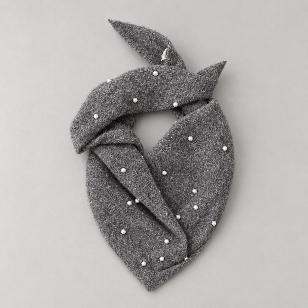 STIJL STUDIO Cashmere Triangle shawl met studs & parels