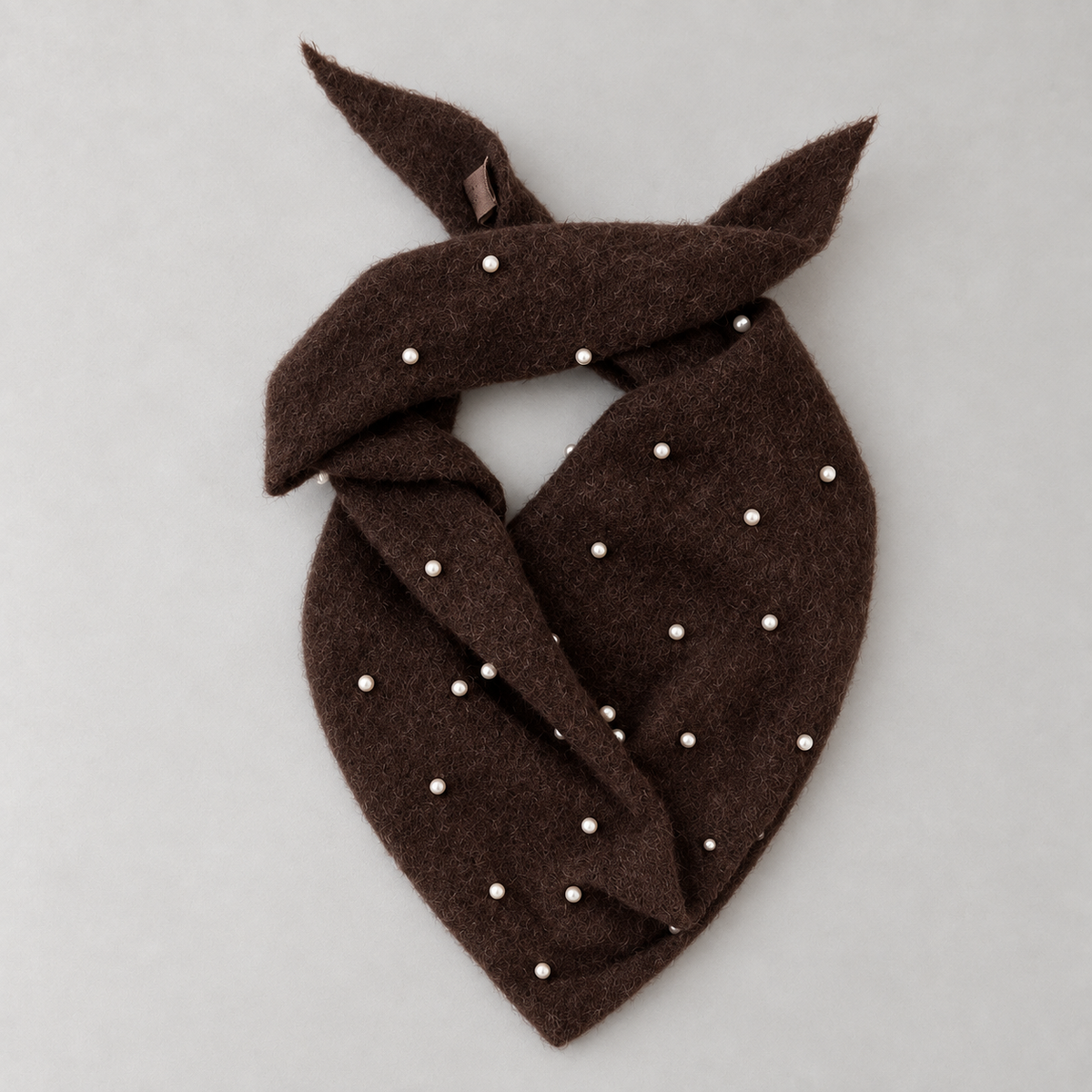 STIJL STUDIO Cashmere Triangle shawl met studs & parels